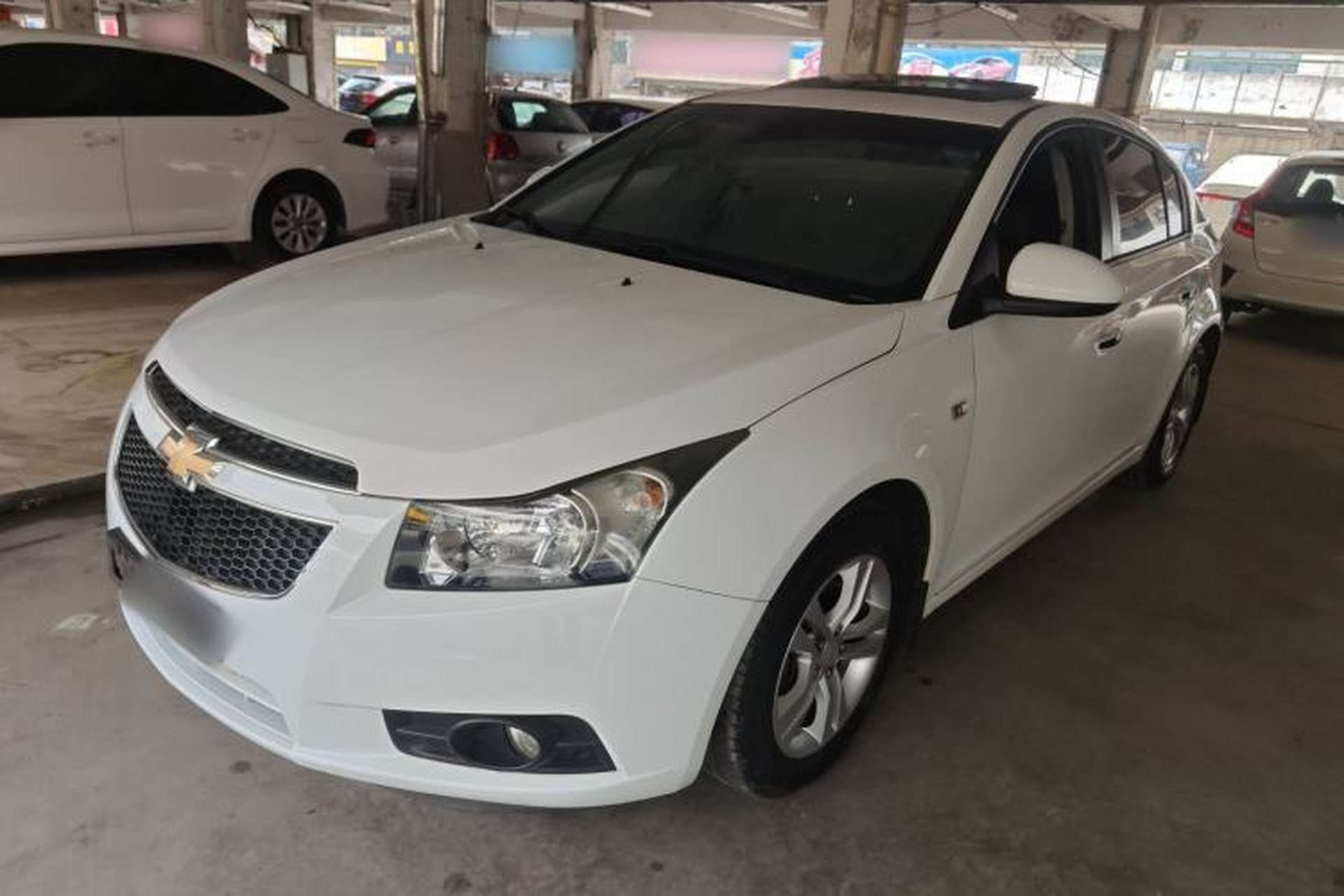 Used Chevrolet Cruze 2013 Hatchback 1.6L Manual Luxury Model Front Left 45 Deg