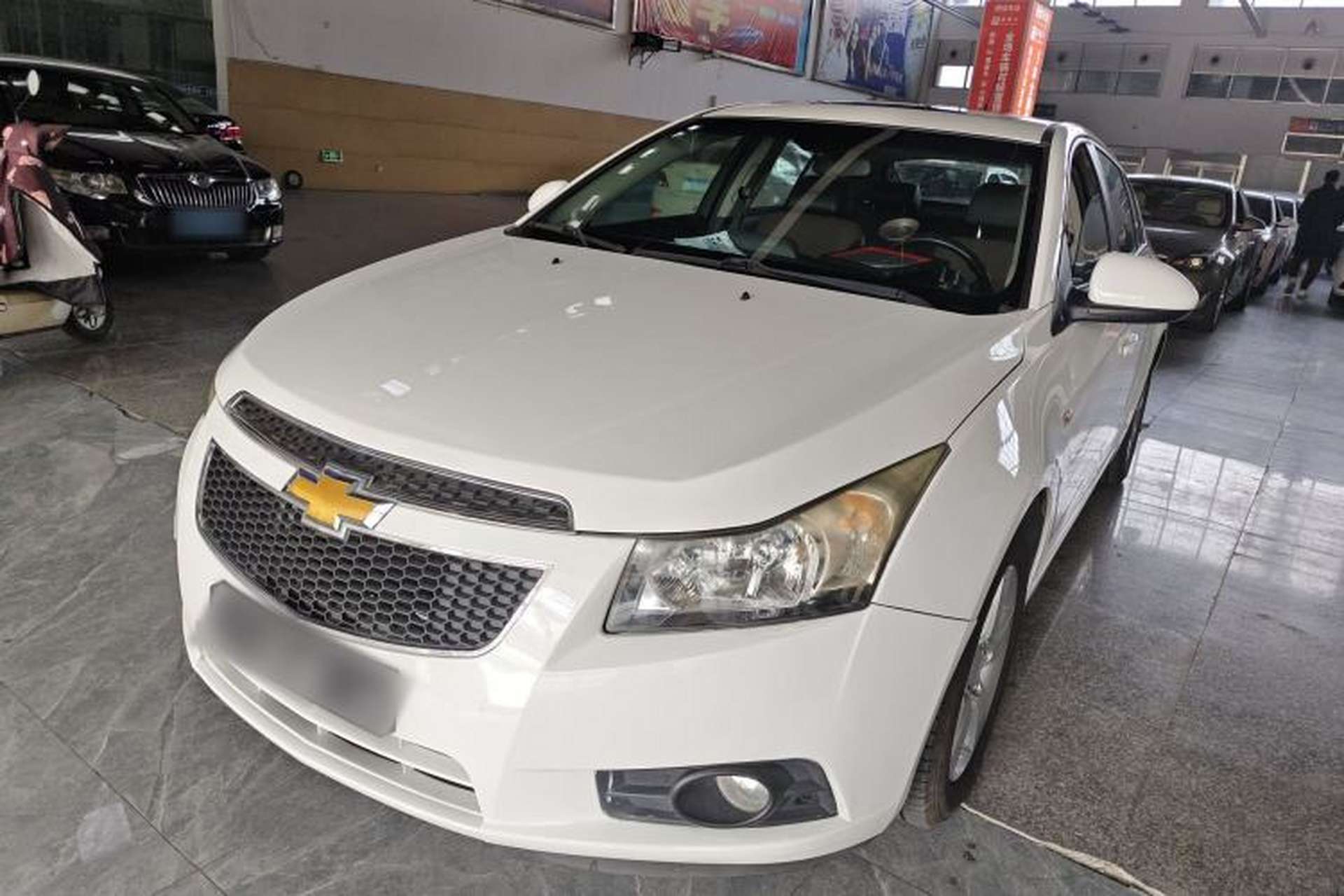 Used Chevrolet Cruze 2013 Hatchback 1.6L Manual Luxury Model Front Left 45 Deg