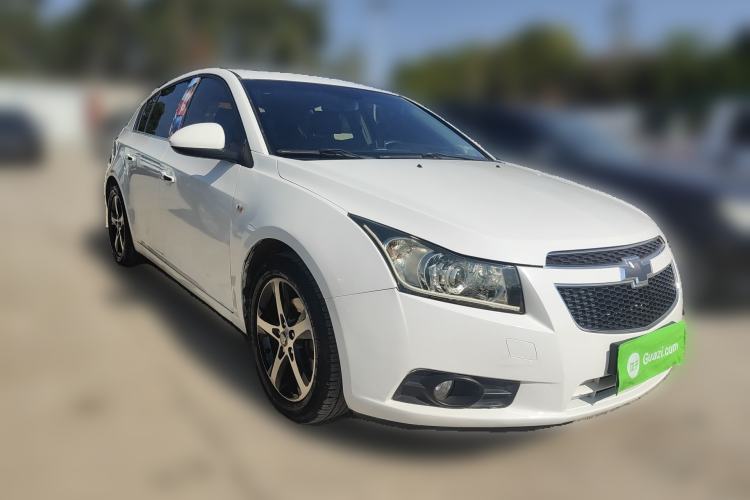 Used Chevrolet Cruze 2013 Hatchback 1.6T Automatic Flagship Model Front Right 45 Deg