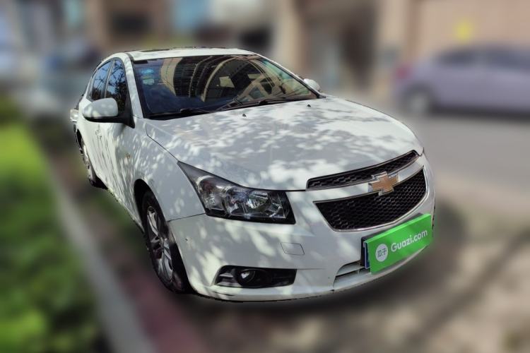 Used Chevrolet Cruze 2013 Hatchback 1.6L Manual Luxury Model Front Right 45 Deg