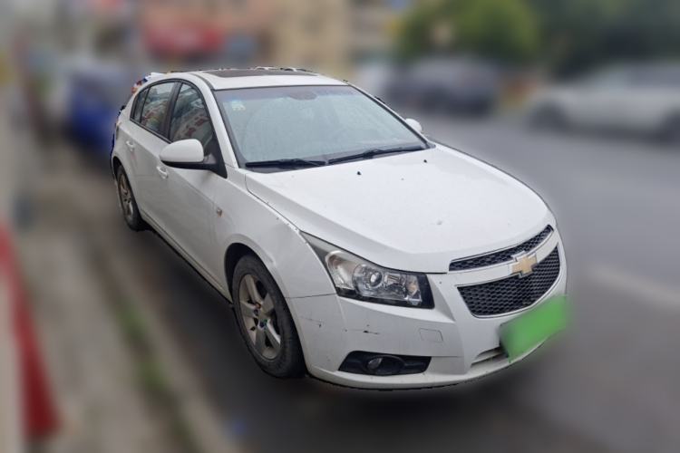 Used Chevrolet Cruze 2013 Hatchback 1.6L Manual Luxury Model Front Right 45 Deg