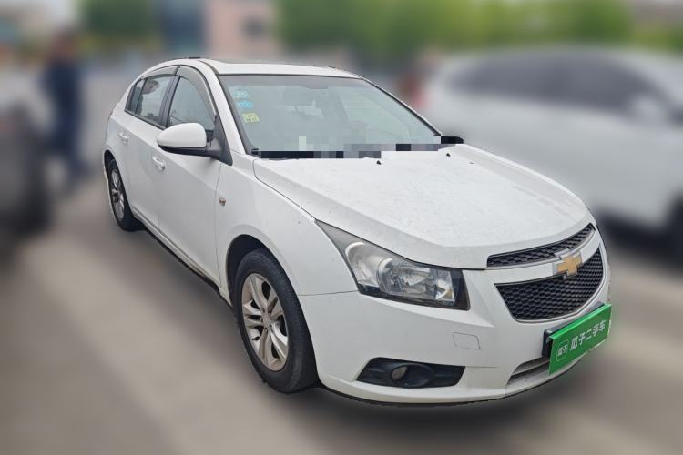 Used Chevrolet Cruze 2013 Hatchback 1.6L Automatic Luxury Model Front Right 45 Deg