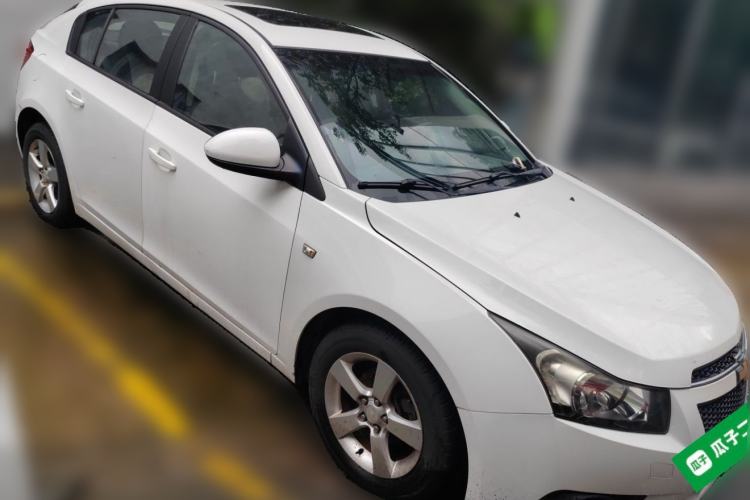 Used Chevrolet Cruze 2013 Hatchback 1.6L Manual Luxury Model Front Right 45 Deg