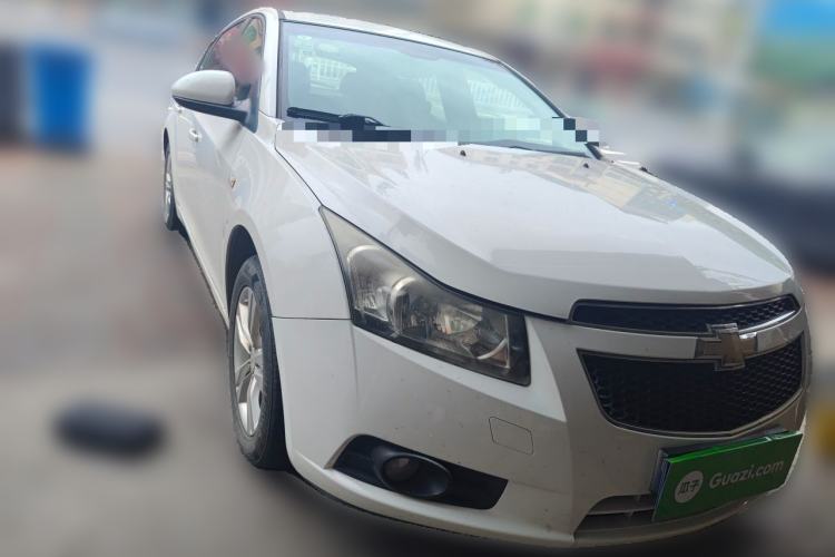 Used Chevrolet Cruze 2013 Hatchback 1.6L Automatic Luxury Model Front Right 45 Deg