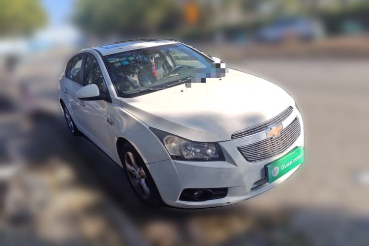 Used Chevrolet Cruze 2013 Hatchback 1.6T Automatic Flagship Model Front Right 45 Deg