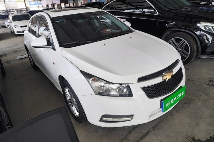 Used Chevrolet Cruze 2013 Hatchback 1.6L Automatic Luxury Model Front Right 45 Deg