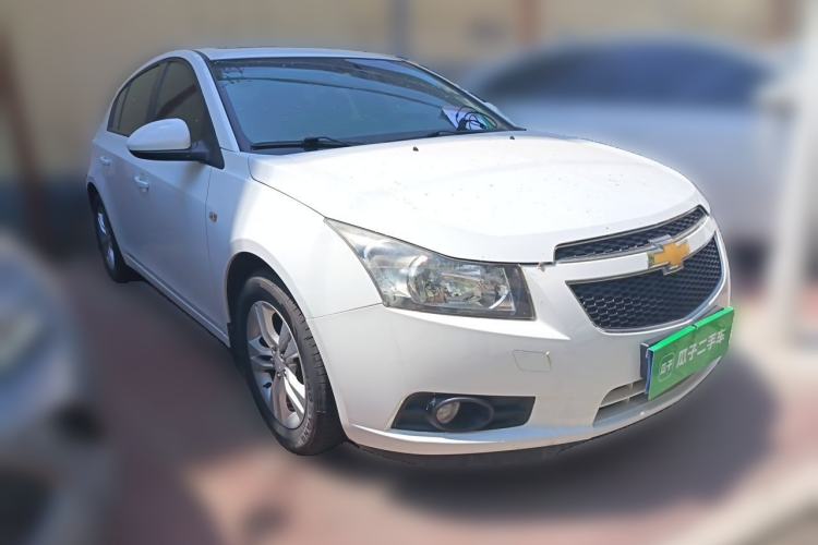 Used Chevrolet Cruze 2013 Hatchback 1.6L Manual Luxury Model Front Right 45 Deg