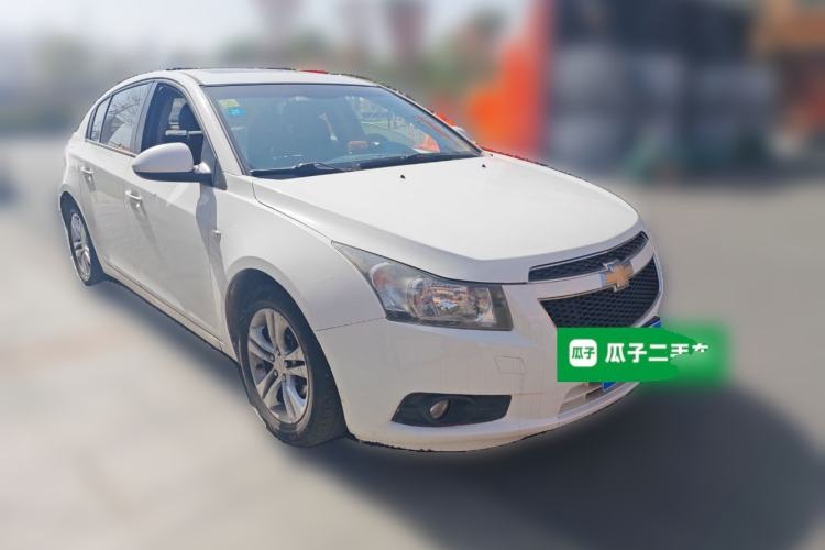 Used Chevrolet Cruze 2013 Hatchback 1.6L Automatic Luxury Model Front Right 45 Deg