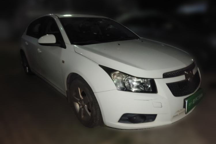 Used Chevrolet Cruze 2013 Hatchback 1.6L Automatic Luxury Model Front Right 45 Deg