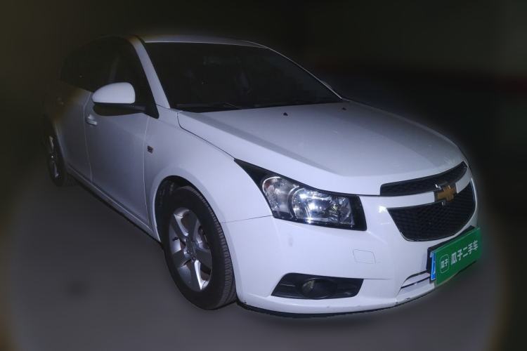 Used Chevrolet Cruze 2013 Hatchback 1.6L Automatic Luxury Model Front Right 45 Deg