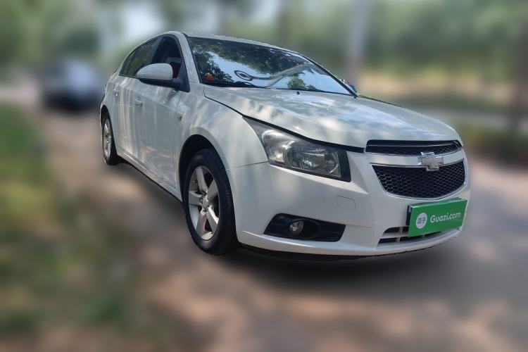 Used Chevrolet Cruze 2013 Hatchback 1.6L Automatic Luxury Model Front Right 45 Deg