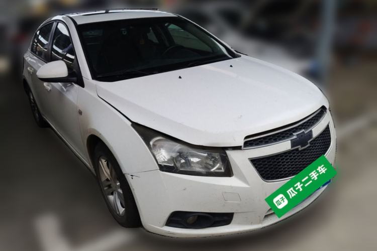 Used Chevrolet Cruze 2013 Hatchback 1.6L Manual Luxury Model Front Right 45 Deg