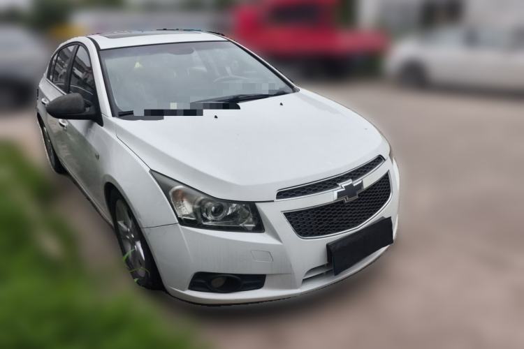 Used Chevrolet Cruze 2013 Hatchback 1.6T Automatic Flagship Model Front Right 45 Deg