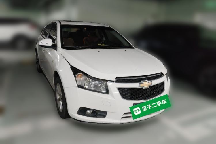 Used Chevrolet Cruze 2013 Hatchback 1.6L Automatic Luxury Model Front Right 45 Deg