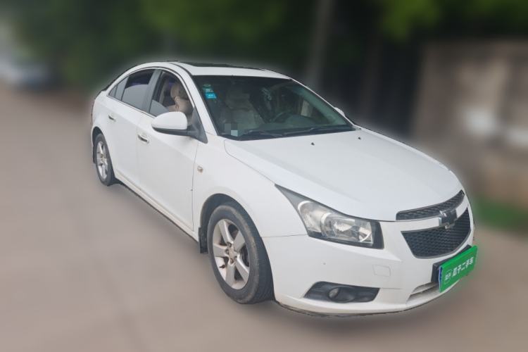 Used Chevrolet Cruze 2013 1.6L SE MT Front Right 45 Deg