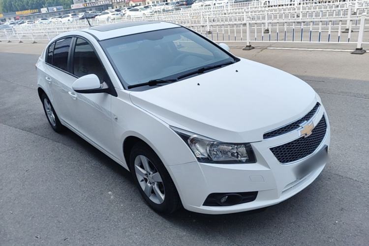 Used Chevrolet Cruze 2013 Hatchback 1.6L Automatic Luxury Model Front Right 45 Deg