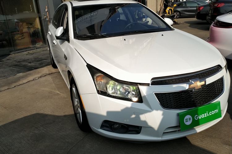 Used Chevrolet Cruze 2013 Hatchback 1.6T Automatic Flagship Model Front Right 45 Deg