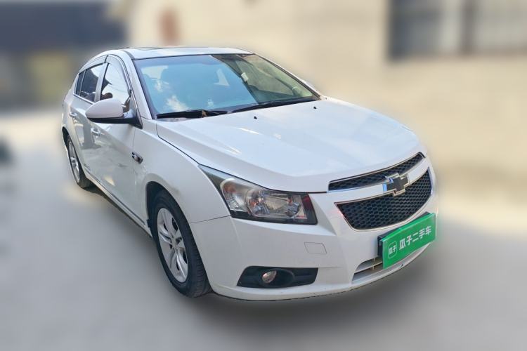 Used Chevrolet Cruze 2013 Hatchback 1.6L Manual Luxury Model Front Right 45 Deg