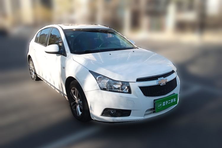 Used Chevrolet Cruze 2013 Hatchback 1.6L Manual Luxury Model Front Right 45 Deg