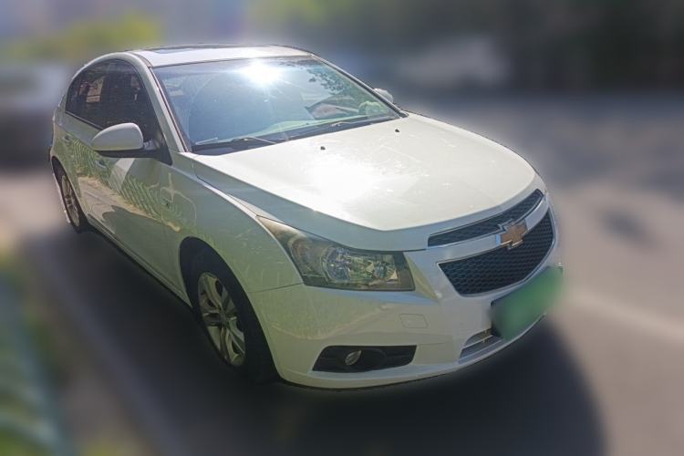 Used Chevrolet Cruze 2013 Hatchback 1.6L Manual Luxury Model Front Right 45 Deg
