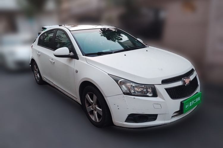Used Chevrolet Cruze 2013 Hatchback 1.6L Automatic Luxury Model Front Right 45 Deg