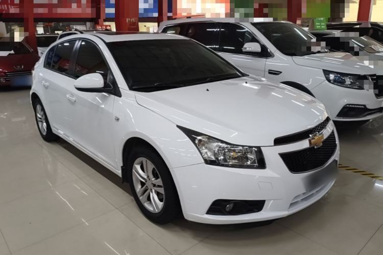 Used Chevrolet Cruze 2013 Hatchback 1.6L Manual Luxury Model Front Right 45 Deg