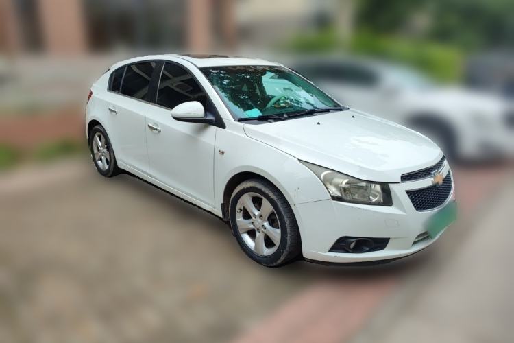 Used Chevrolet Cruze 2013 Hatchback 1.6T Automatic Flagship Model Front Right 45 Deg