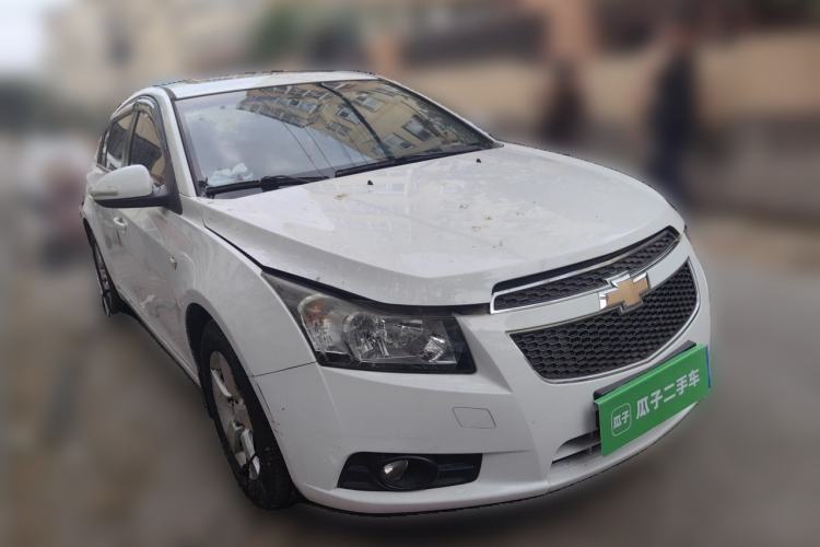 Used Chevrolet Cruze 2013 Hatchback 1.6L Manual Luxury Model Front Right 45 Deg