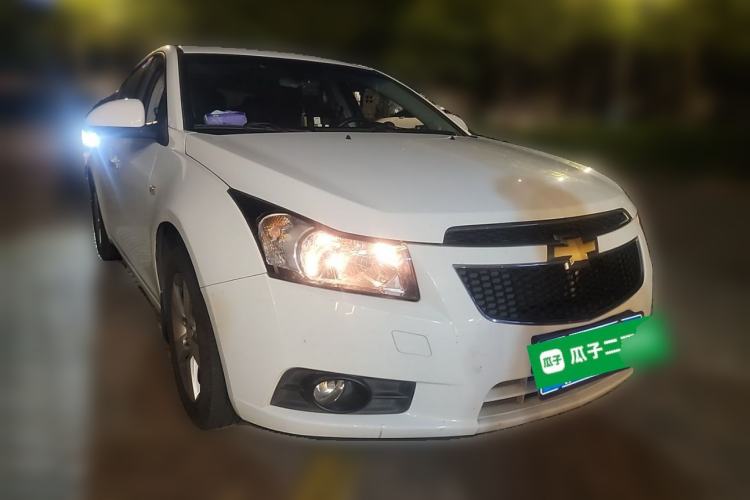 Used Chevrolet Cruze 2013 Hatchback 1.6L Automatic Luxury Model Front Right 45 Deg