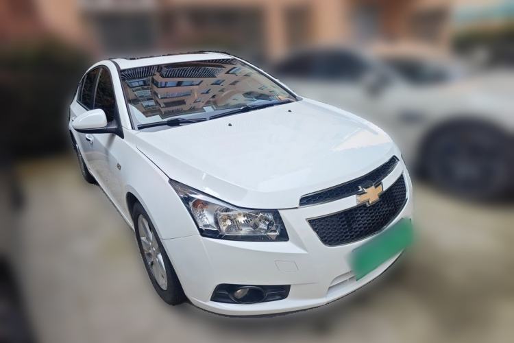 Used Chevrolet Cruze 2013 Hatchback 1.6T Automatic Flagship Model Front Right 45 Deg