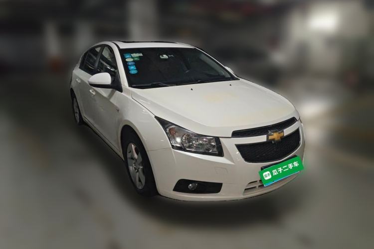 Used Chevrolet Cruze 2013 Hatchback 1.6L Automatic Luxury Model Front Right 45 Deg