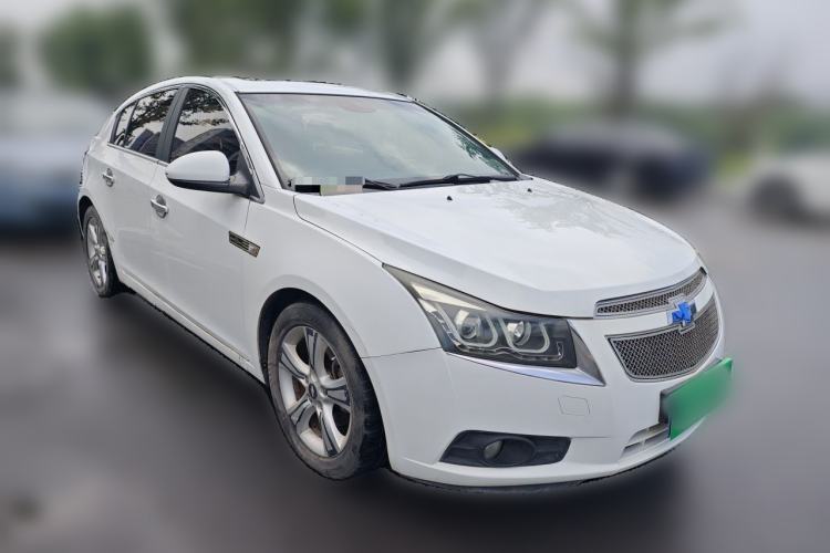 Used Chevrolet Cruze 2013 Hatchback 1.6T Automatic Flagship Model Front Right 45 Deg