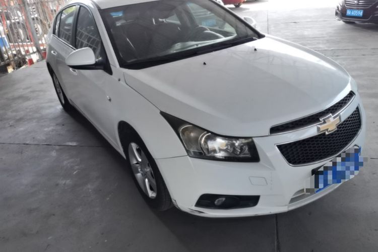 Used Chevrolet Cruze 2013 Hatchback 1.6L Automatic Luxury Model Front Right 45 Deg