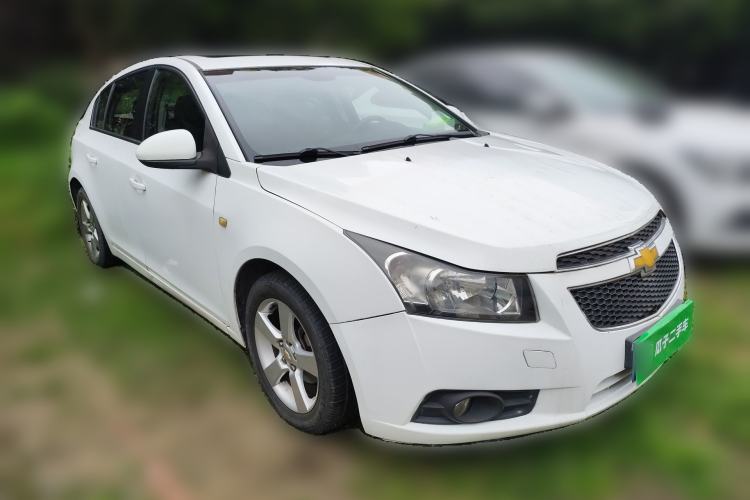 Used Chevrolet Cruze 2013 Hatchback 1.6L Manual Luxury Model Front Right 45 Deg