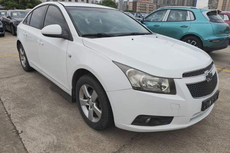 Used Chevrolet Cruze 2013 1.6L SE MT Front Right 45 Deg