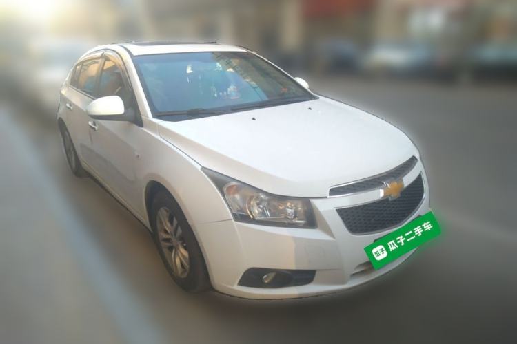 Used Chevrolet Cruze 2013 Hatchback 1.6L Manual Luxury Model Front Right 45 Deg