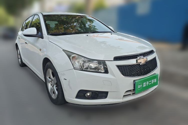 Used Chevrolet Cruze 2013 Hatchback 1.6L Manual Luxury Model Front Right 45 Deg