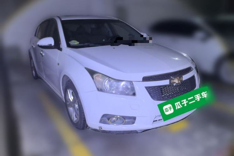 Used Chevrolet Cruze 2013 Hatchback 1.6L Manual Luxury Model Front Right 45 Deg