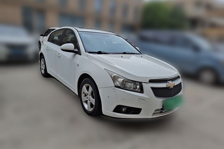 Used Chevrolet Cruze 2013 Hatchback 1.6L Manual Luxury Model Front Right 45 Deg