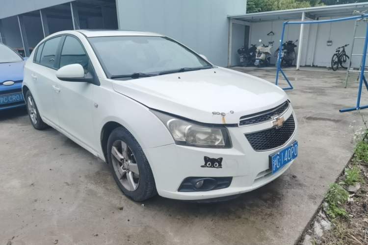Used Chevrolet Cruze 2013 Hatchback 1.6L Manual Luxury Model Front Right 45 Deg