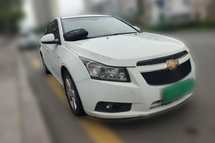 Used Chevrolet Cruze 2013 Hatchback 1.6T Automatic Flagship Model Front Right 45 Deg
