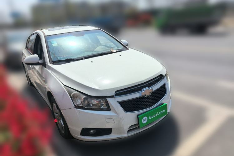 Used Chevrolet Cruze 2013 Hatchback 1.6L Automatic Luxury Model Front Right 45 Deg