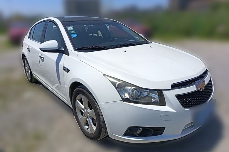 Used Chevrolet Cruze 2013 Hatchback 1.6T Automatic Flagship Model Front Right 45 Deg