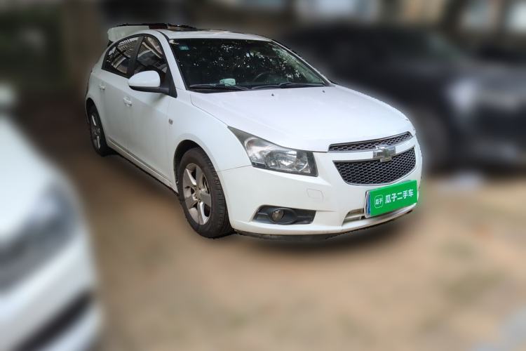 Used Chevrolet Cruze 2013 Hatchback 1.6L Automatic Luxury Model Front Right 45 Deg