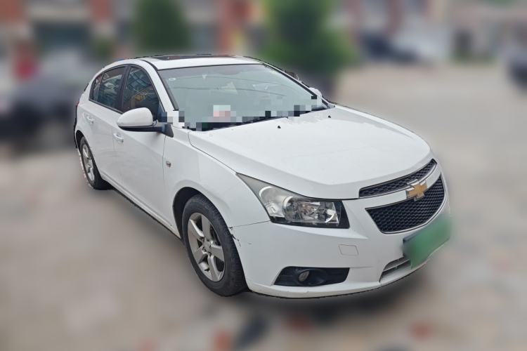 Used Chevrolet Cruze 2013 Hatchback 1.6L Manual Luxury Model Front Right 45 Deg