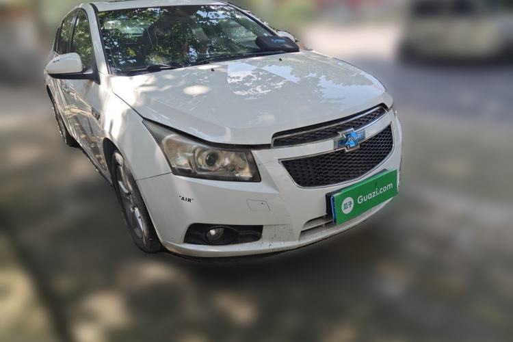 Used Chevrolet Cruze 2013 Hatchback 1.6L Automatic Luxury Model Front Right 45 Deg