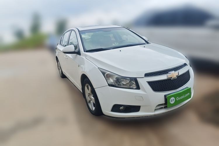 Used Chevrolet Cruze 2013 Hatchback 1.6L Automatic Luxury Model Front Right 45 Deg