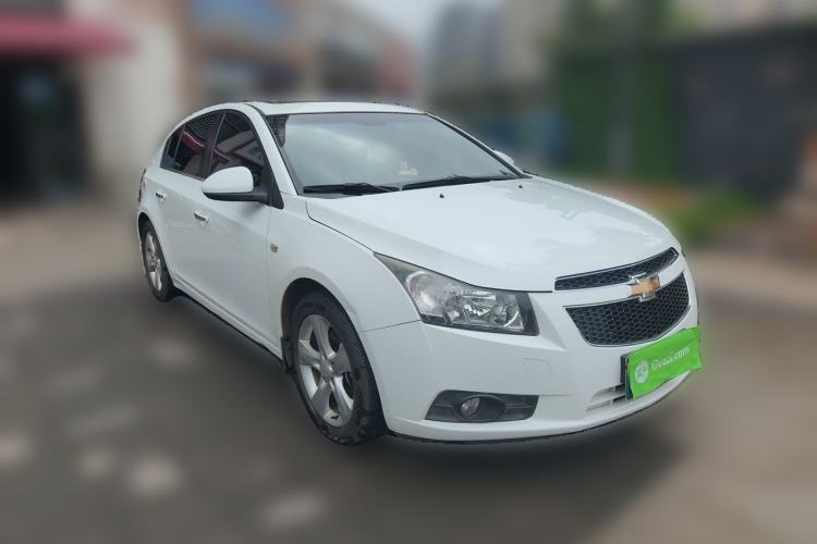 Used Chevrolet Cruze 2013 Hatchback 1.6T Automatic Flagship Model Front Right 45 Deg