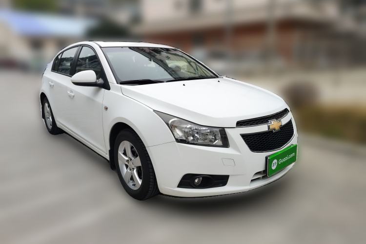 Used Chevrolet Cruze 2013 Hatchback 1.6L Manual Luxury Model Front Right 45 Deg