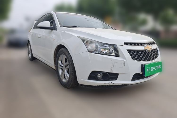 Used Chevrolet Cruze 2013 Hatchback 1.6L Manual Luxury Model Front Right 45 Deg